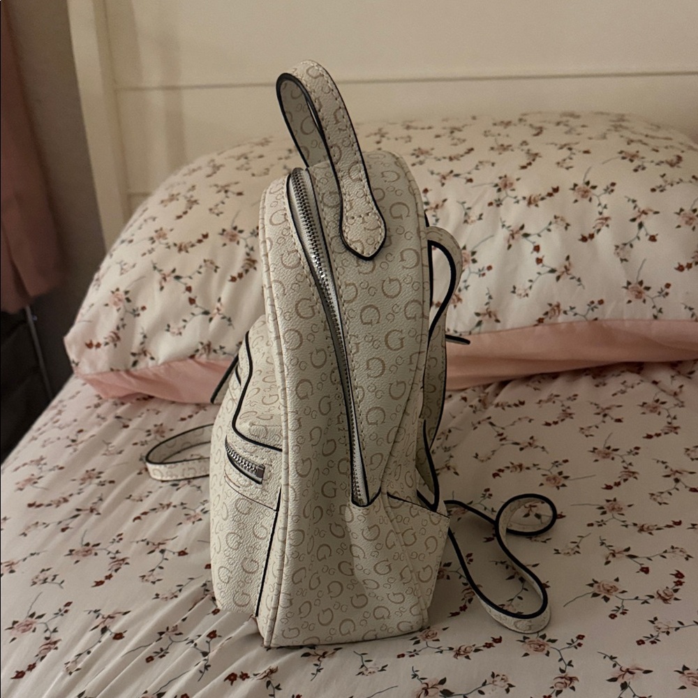 Guess Off-White Patterned Backpack - image 2